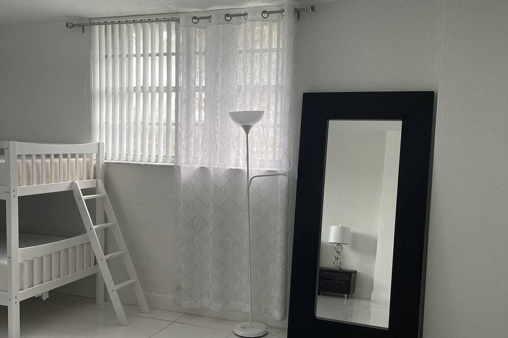 Photo of Bedroom in Dollard-des-Ormeaux