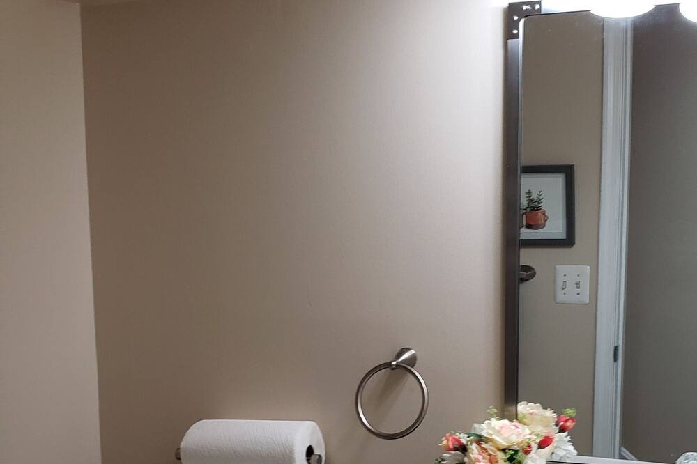Photo of Bathroom in Garrison
