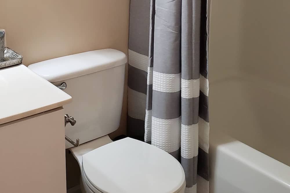 Photo of Bathroom in Garrison