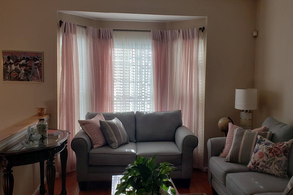 Photo of Livingroom in Garrison