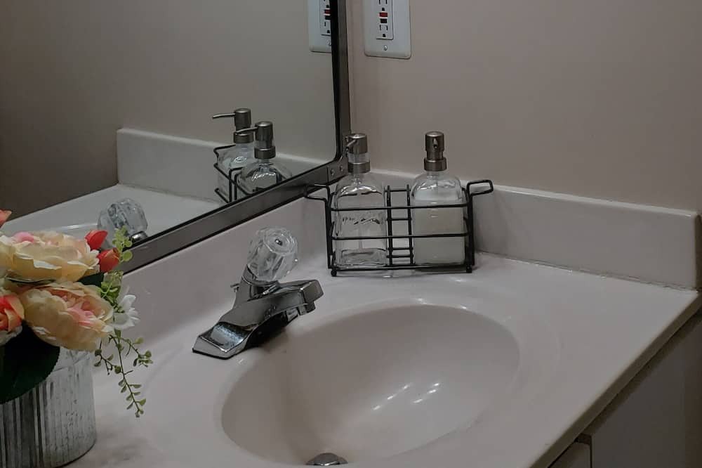 Photo of Bathroom in Garrison