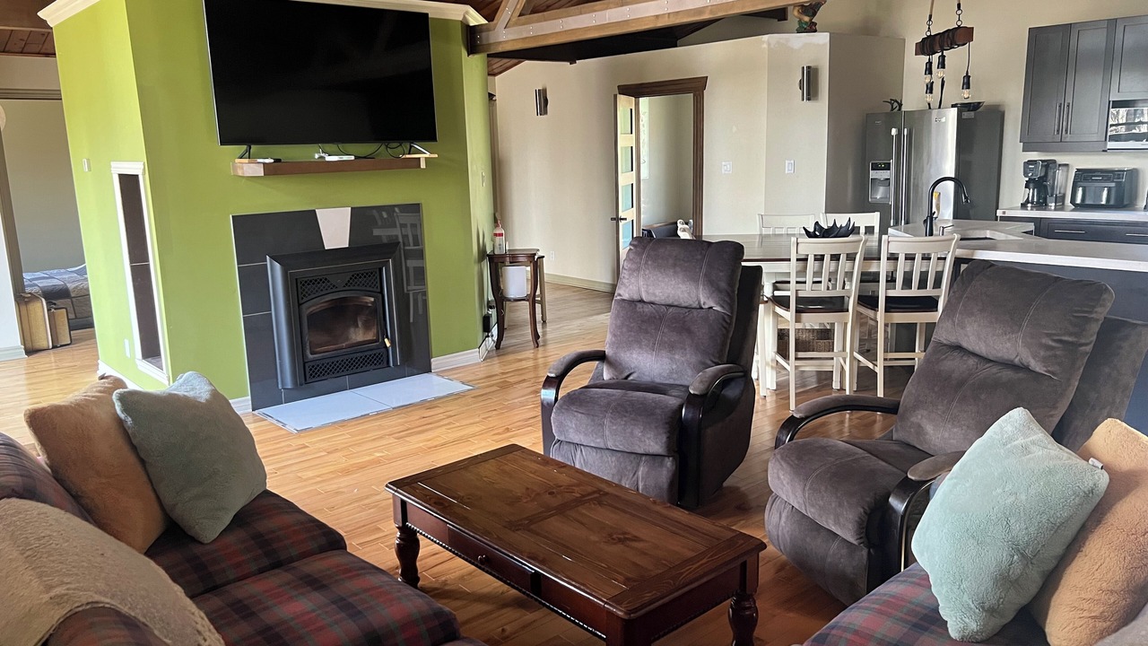 Photo of Livingroom in Sainte-Marguerite-du-Lac-Masson