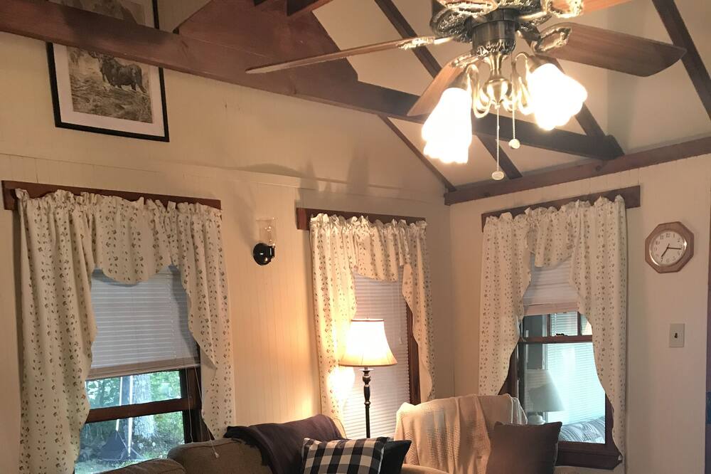 Photo of Livingroom in Harrison