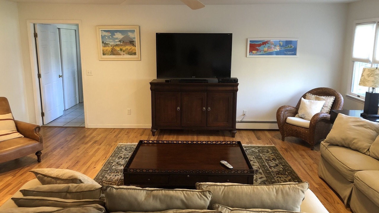 Photo of Livingroom in Quogue