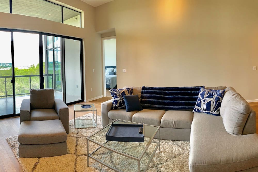 Photo of Livingroom in Hudson Bend