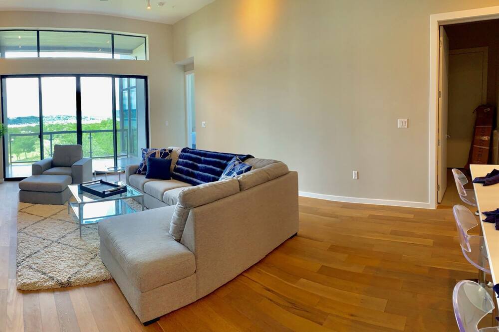 Photo of Livingroom in Hudson Bend