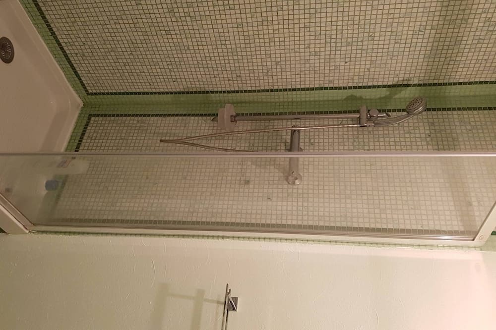 Photo of Bathroom in Passins