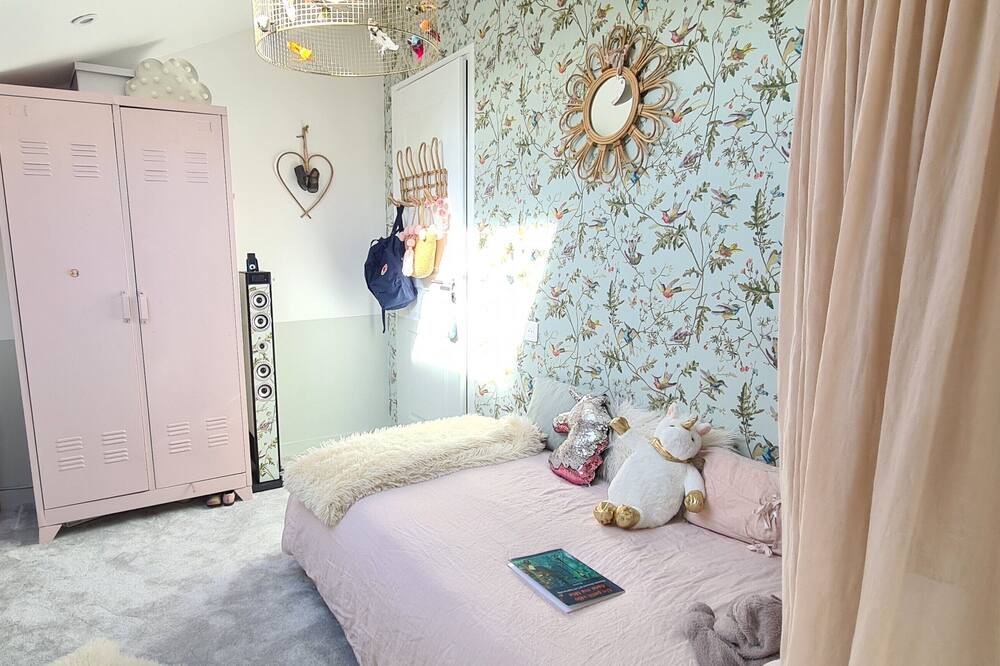 Photo of Bedroom in Colombes