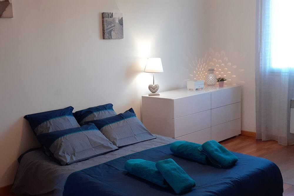 Photo of Bedroom in Saint-Aubin-de-Medoc