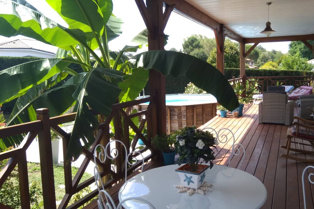 Photo of Patio Balcony in Saint-Aubin-de-Medoc