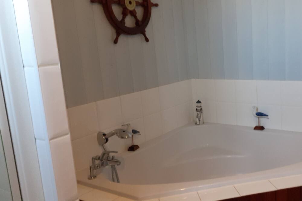 Photo of Bathroom in Saint-Aubin-de-Medoc