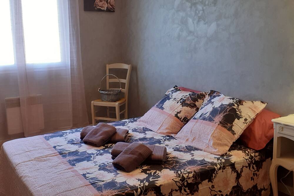 Photo of Bedroom in Saint-Aubin-de-Medoc