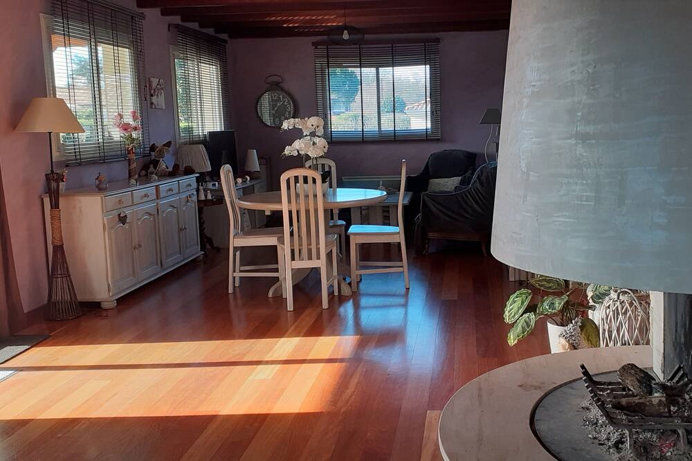 Photo of Livingroom in Saint-Aubin-de-Medoc