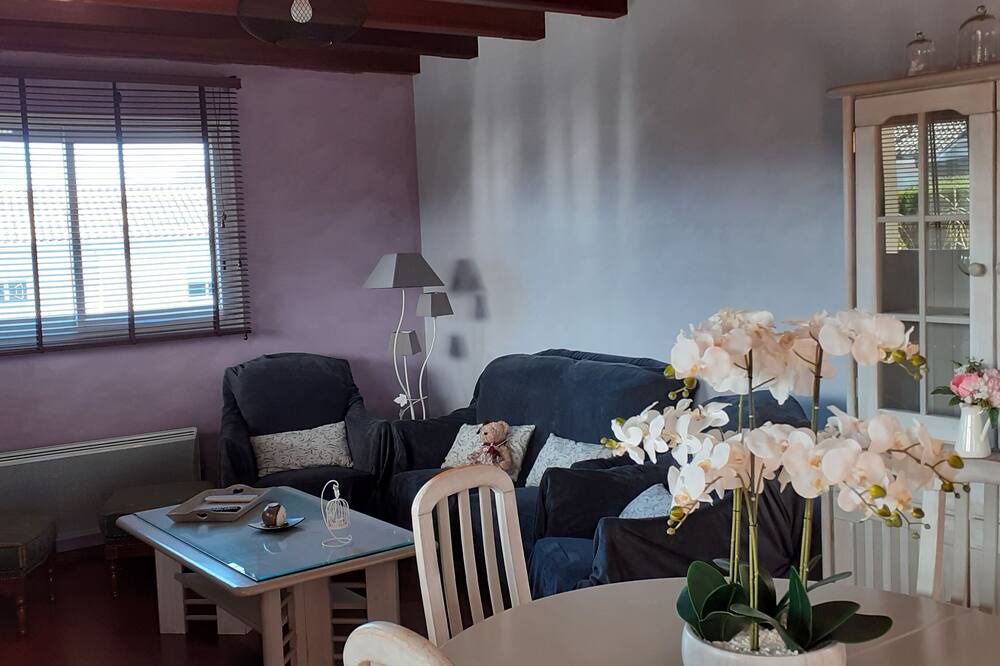 Photo of Livingroom in Saint-Aubin-de-Medoc