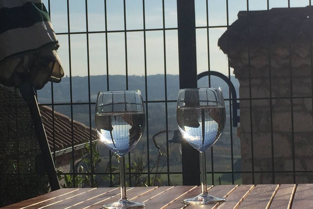Photo of Patio Balcony in Miramont-de-Quercy