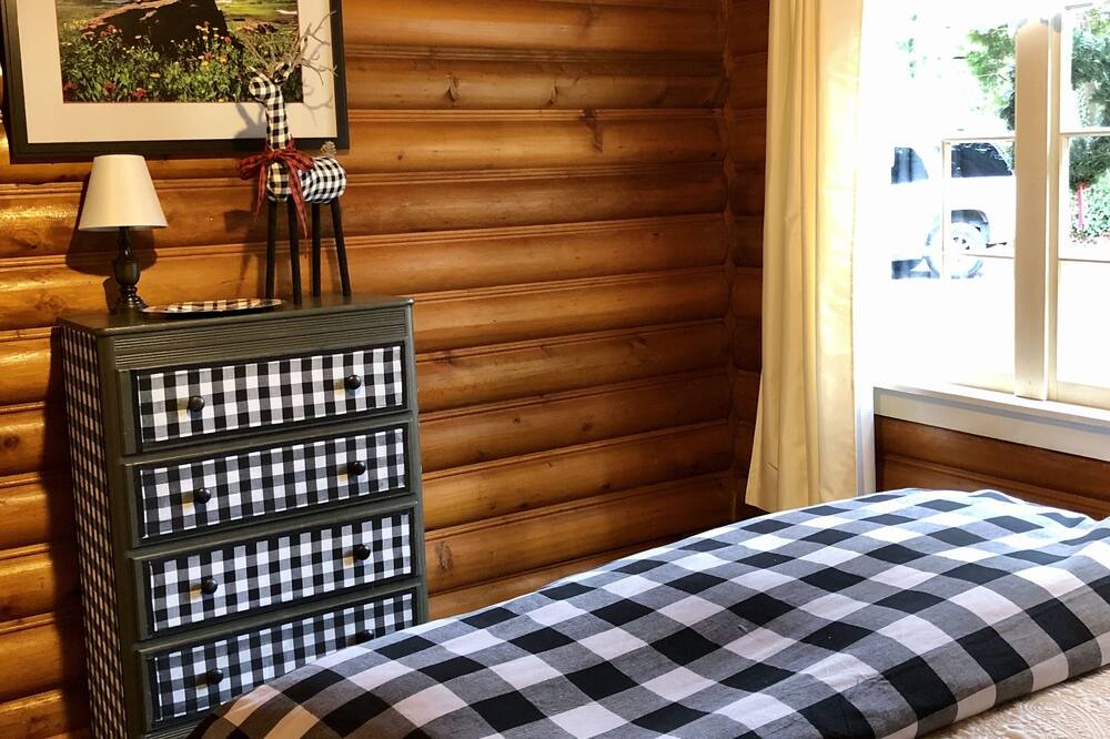 Photo of Bedroom in Birch Bay