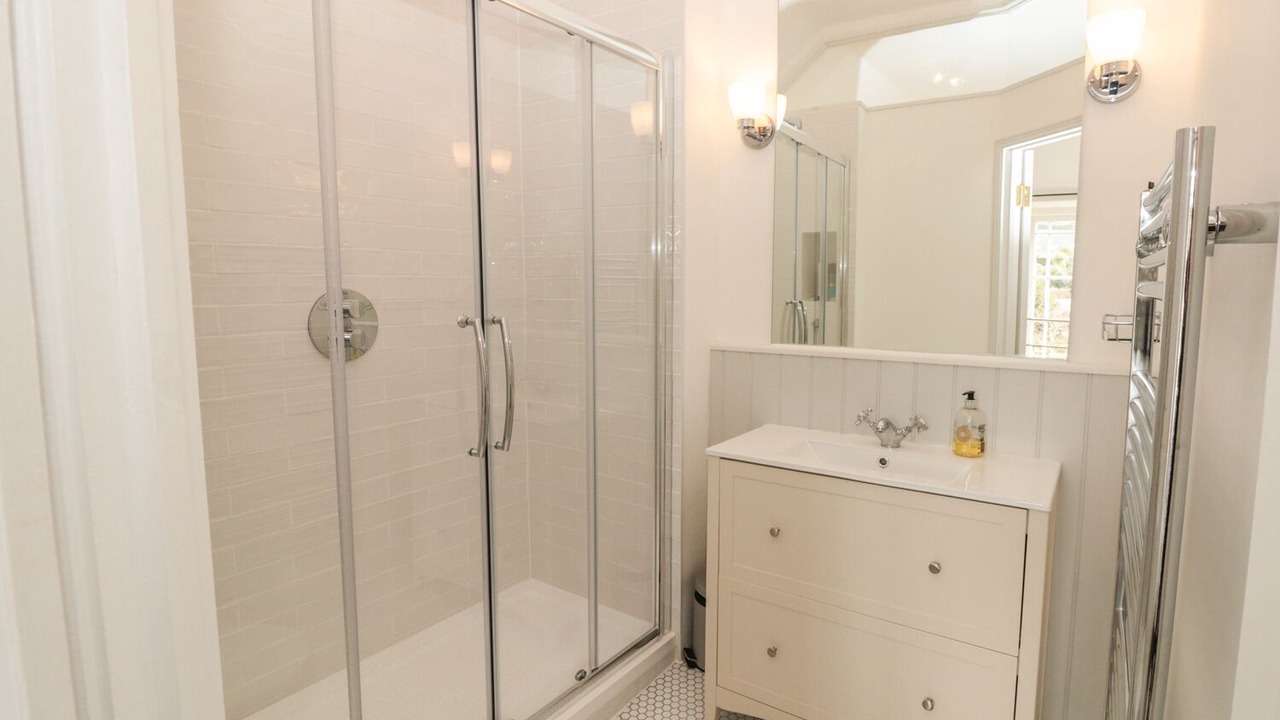 Photo of Bathroom in Slapton