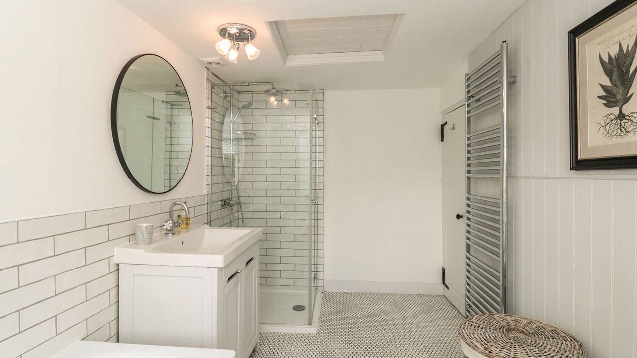 Photo of Bathroom in Slapton