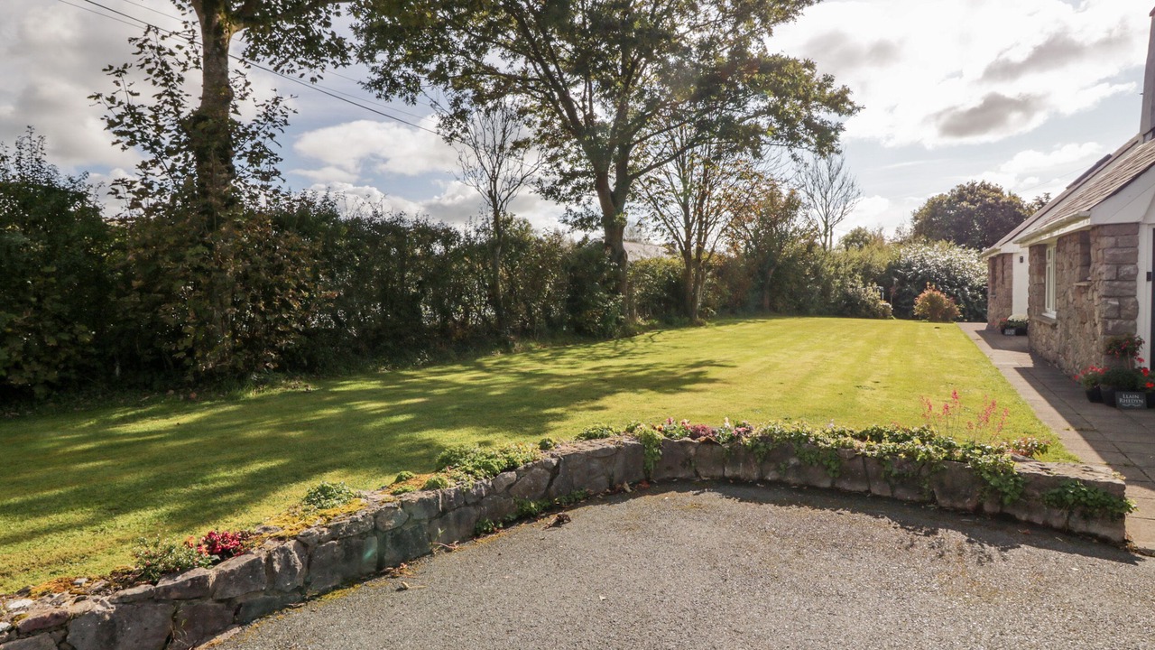 Photo of Others in Llangefni