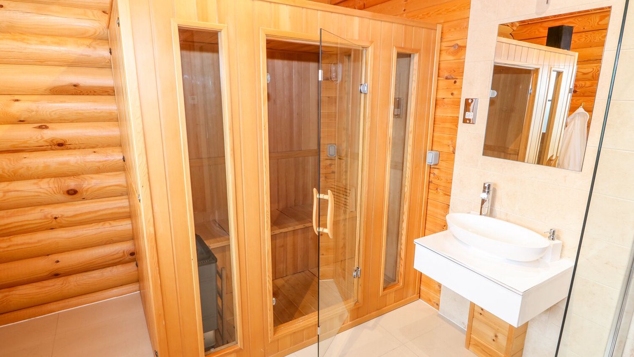 Photo of Bathroom in Castle Bytham