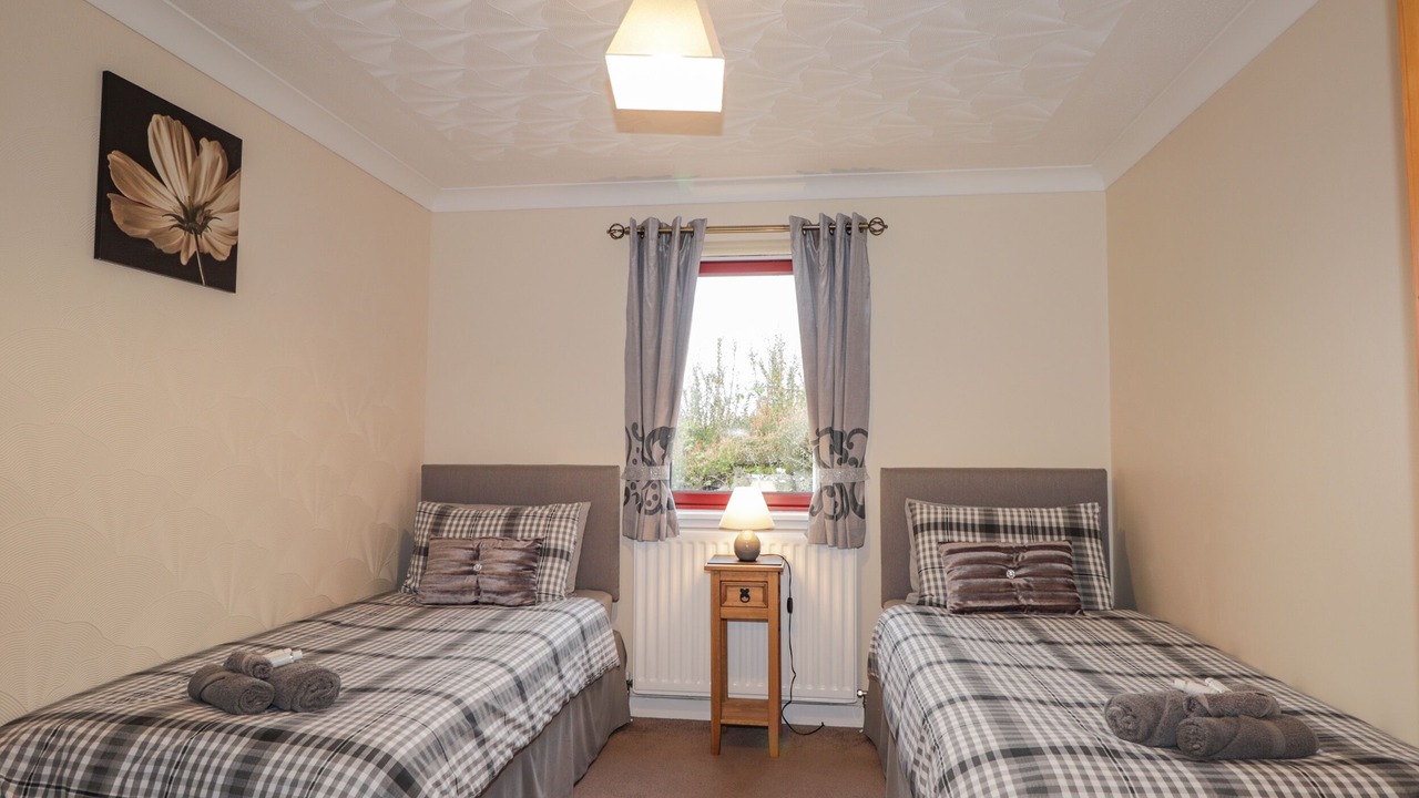 Photo of Others in Nostie