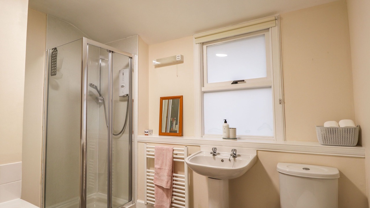 Photo of Others in Nostie