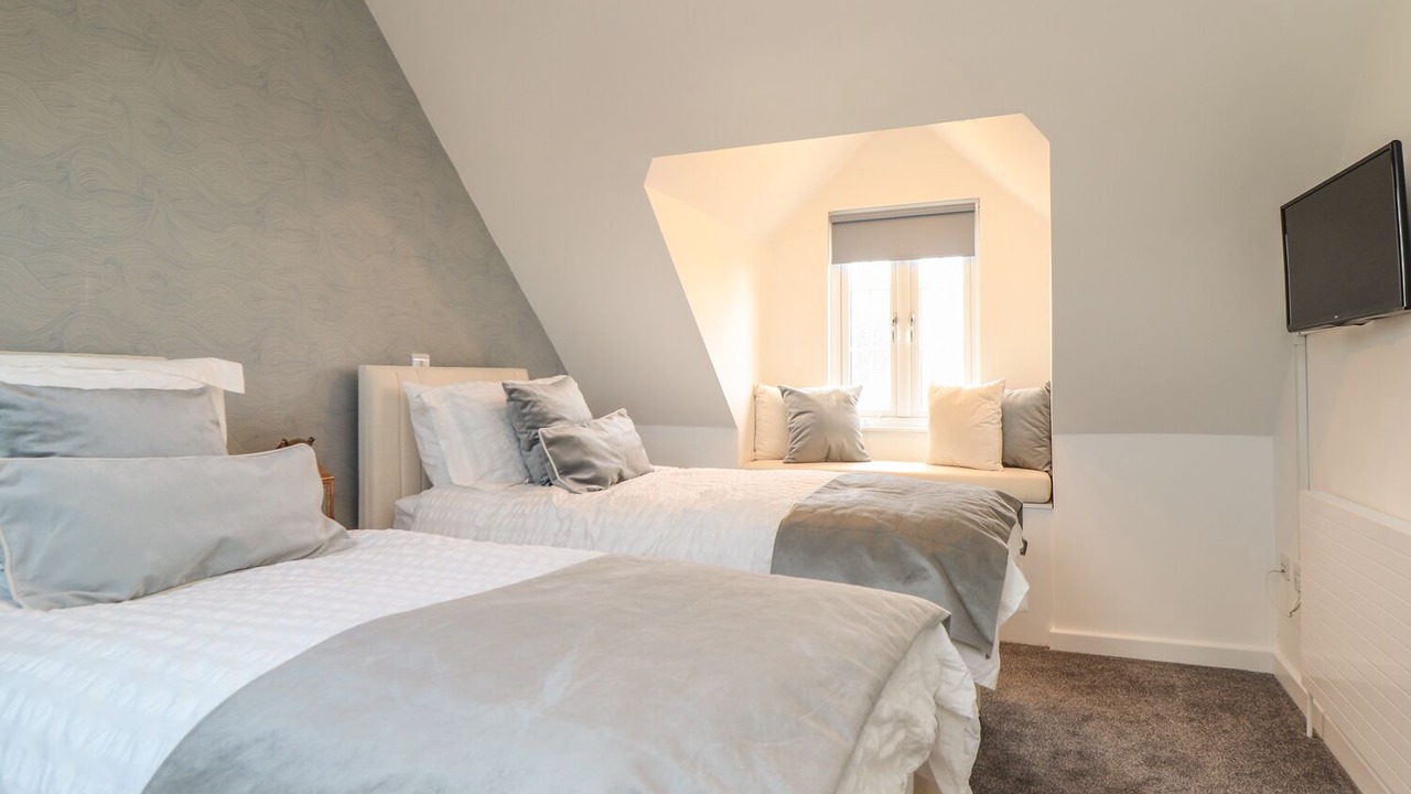 Photo of Others in Mullion