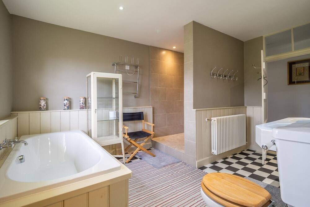 Photo of Bathroom in Eye