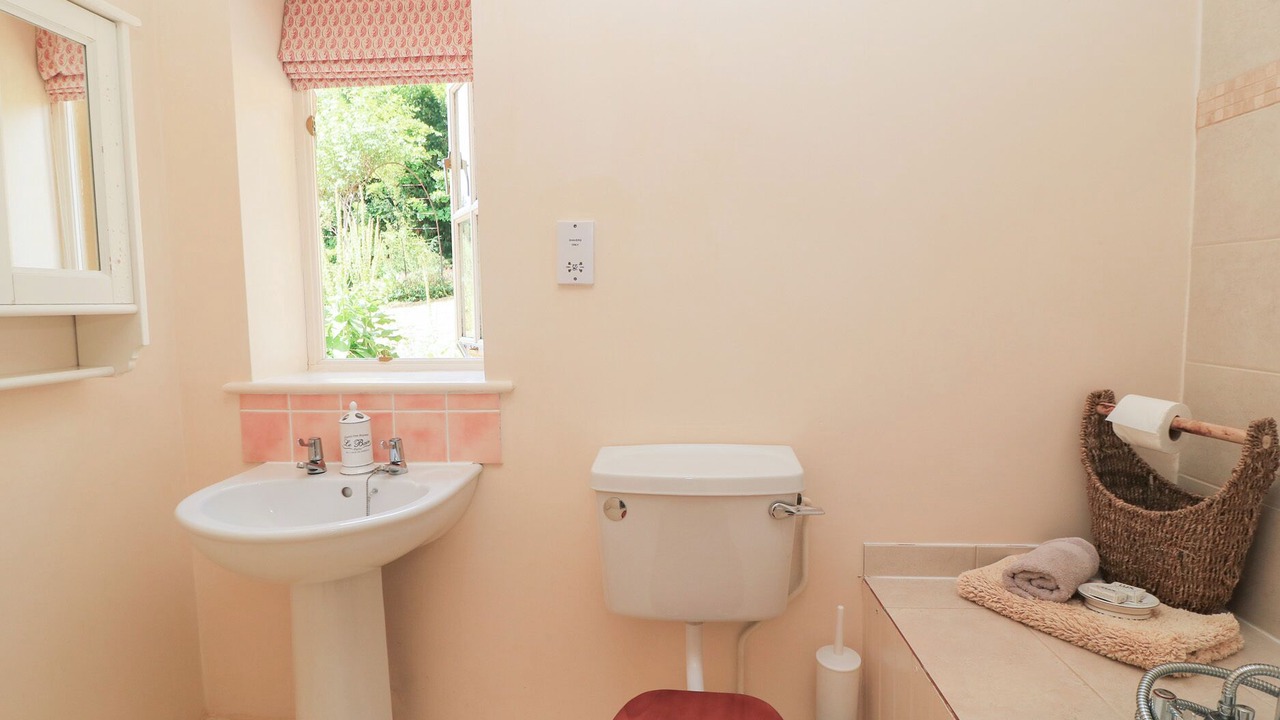 Photo of Bathroom in Coln St Aldwyns