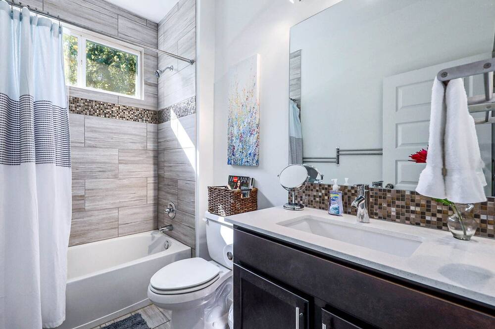 Photo of Bathroom in Govalle