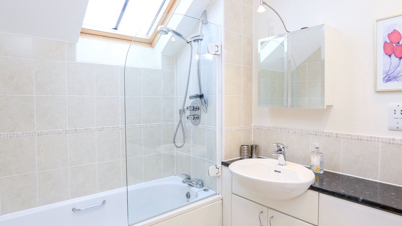 Photo of Bathroom in Thurlestone