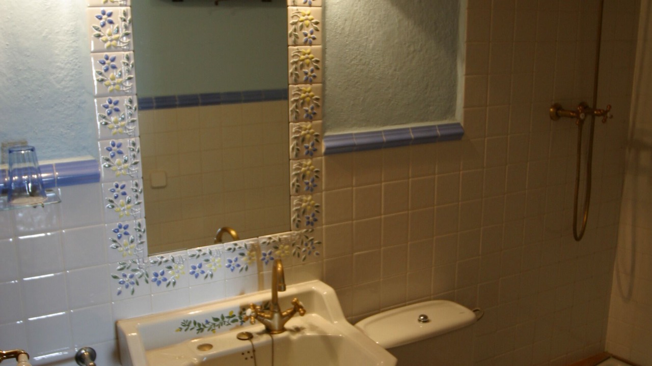 Photo of Bathroom in Lles