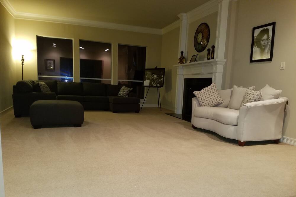 Photo of Livingroom in League City
