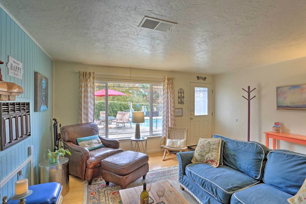 Photo of Livingroom in Willow Creek