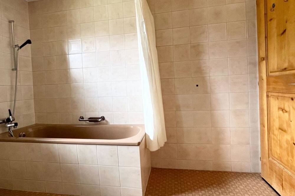 Photo of Bathroom in Zweisimmen