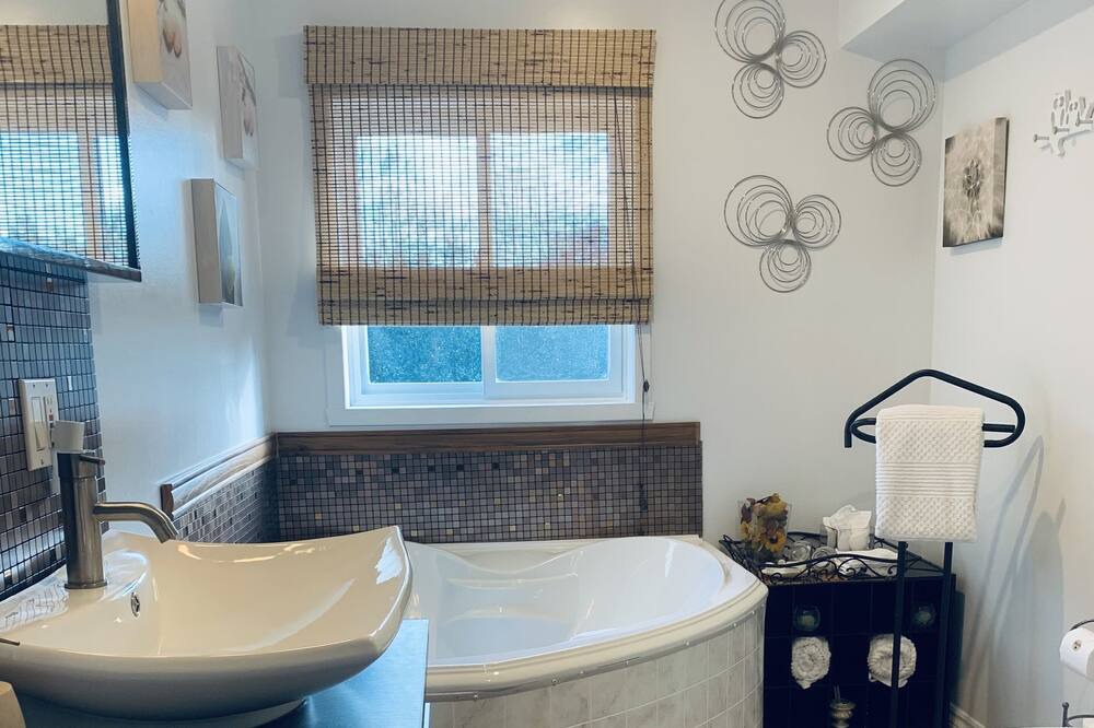 Photo of Bathroom in Tingwick