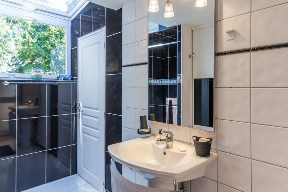 Photo of Bathroom in Saint-Clair-sur-les-Monts
