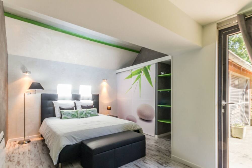 Photo of Bedroom in Saint-Clair-sur-les-Monts