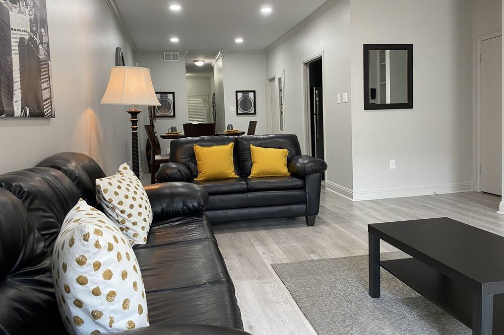 Photo of Livingroom in Broadmoor