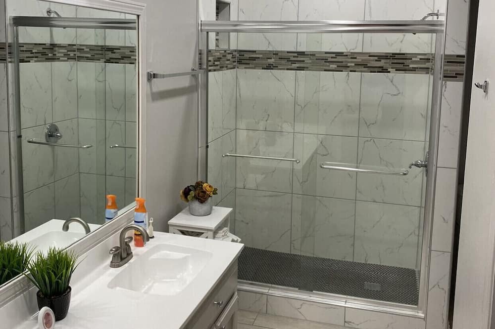 Photo of Bathroom in Broadmoor