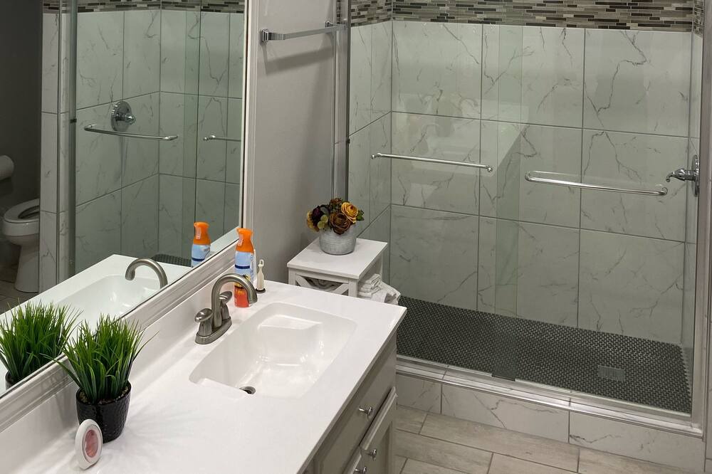Photo of Bathroom in Broadmoor