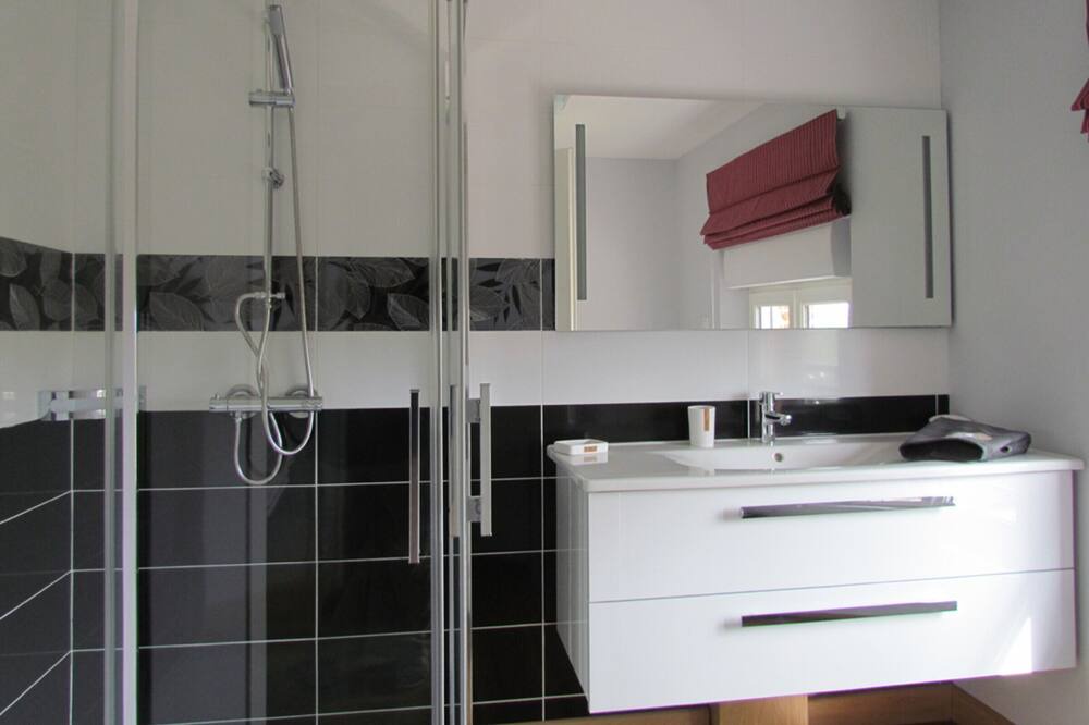 Photo of Bathroom in Hattenville
