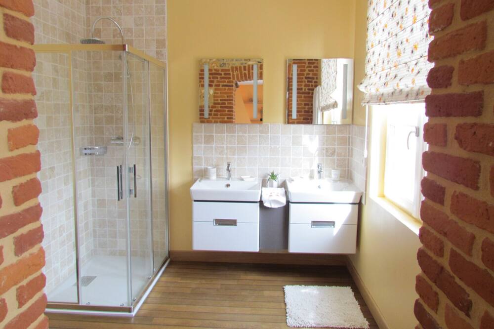 Photo of Bathroom in Hattenville