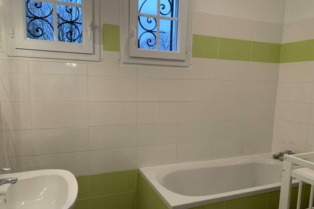 Photo of Bathroom in Angiens