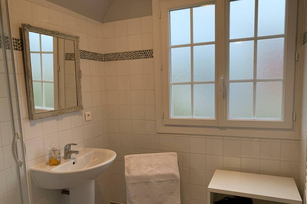 Photo of Bathroom in Angiens