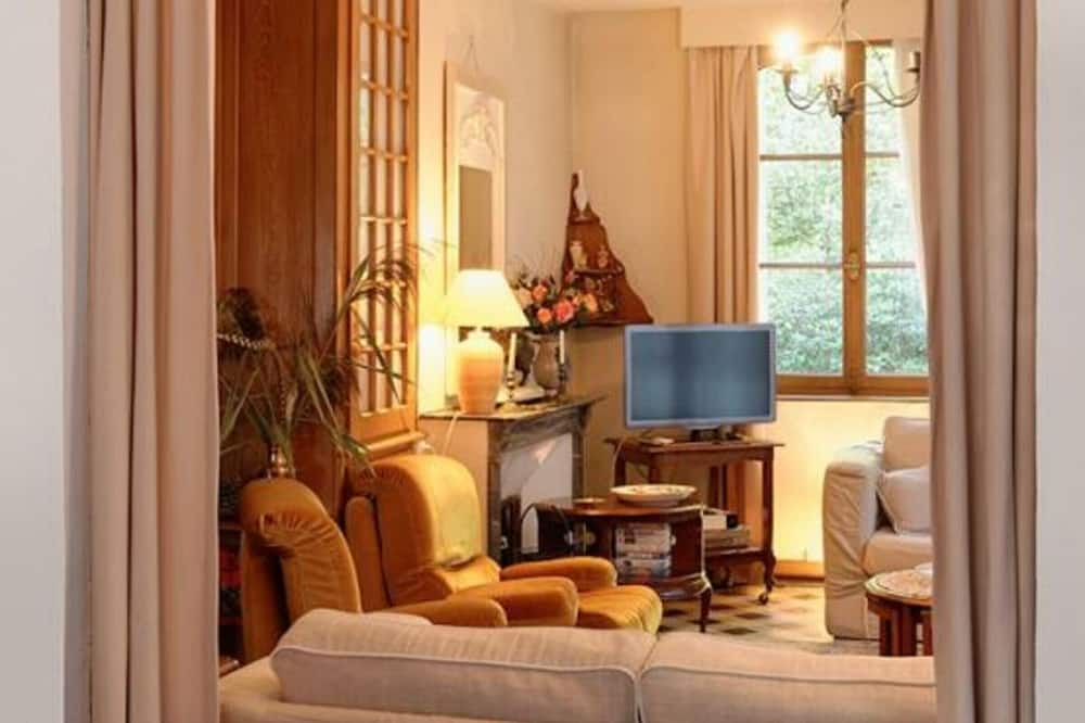 Photo of Livingroom in Touffreville-la-Corbeline