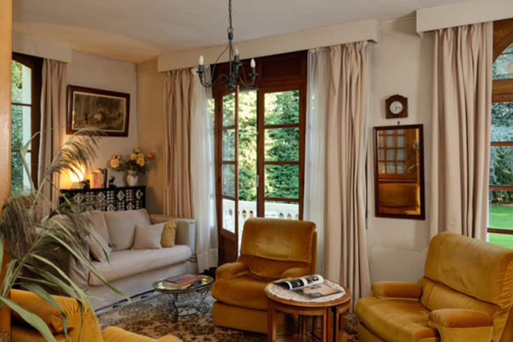 Photo of Livingroom in Touffreville-la-Corbeline