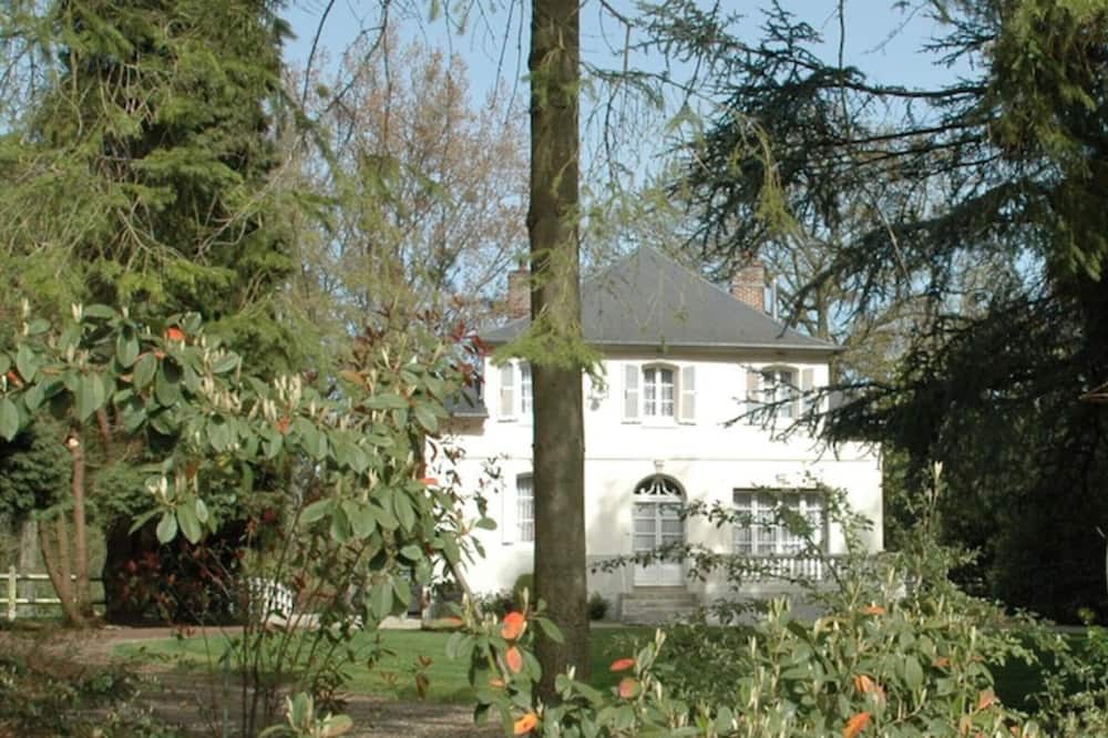Photo of Outdoor in Touffreville-la-Corbeline