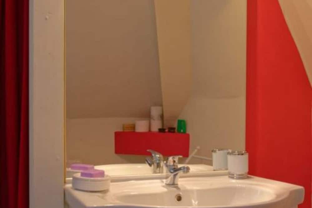 Photo of Bathroom in Touffreville-la-Corbeline