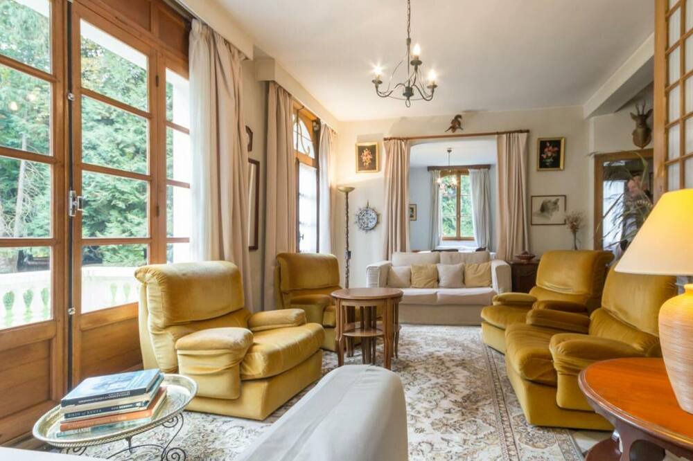 Photo of Livingroom in Touffreville-la-Corbeline